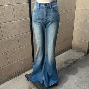 URBAN OUTFITTERS BDG | Women’s 28 x 34 High Rise Flare Jeans 70’s